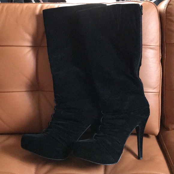 Front ruched boot - Picture 2 of 5